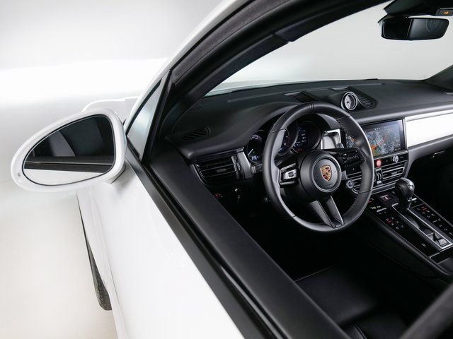 Certified 2026 Porsche Macan AWD/4WD image 27