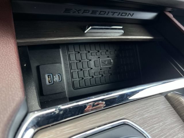 Used 2023 Ford Expedition Limited RWD image 42