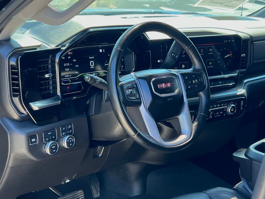 Used 2025 GMC Sierra 1500 SLT AWD/4WD image 5