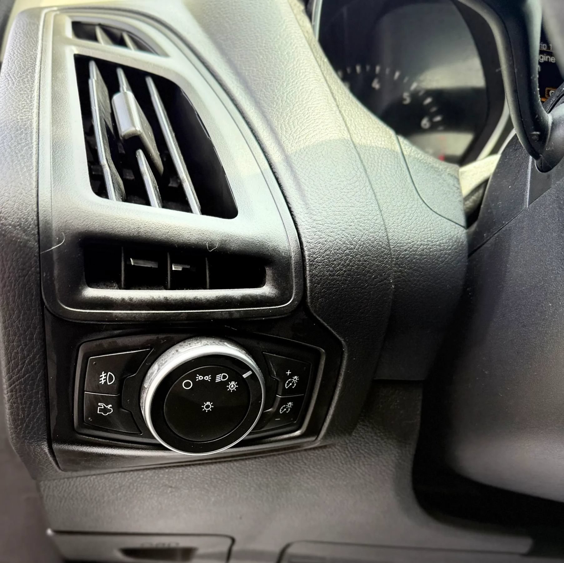 Used 2017 Ford Focus SEL FWD image 22