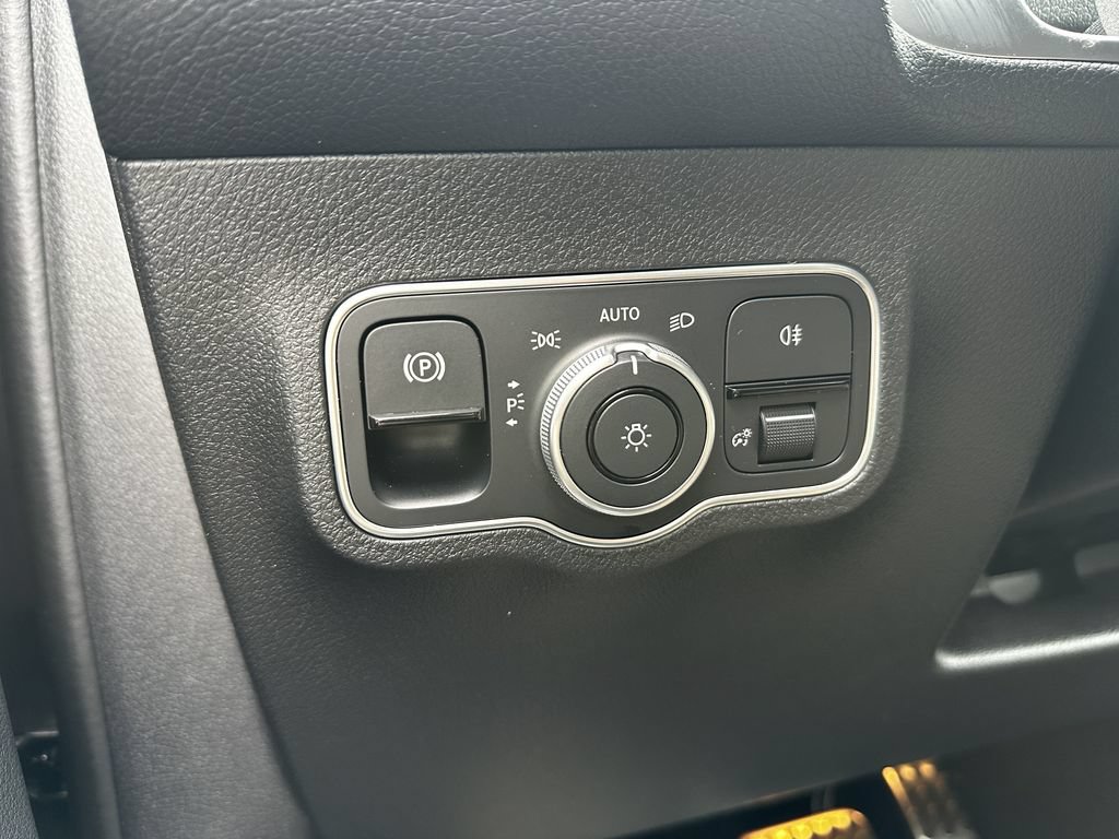 Certified 2025 Mercedes-Benz GLB 250 image 36