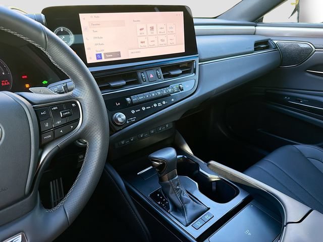 Used 2024 Lexus ES 300h F Sport w/ Accessory Package (Z2) FWD image 26