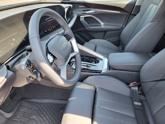 Used 2025 Audi Q5 Premium w/ Premium Plus AWD/4WD image 18