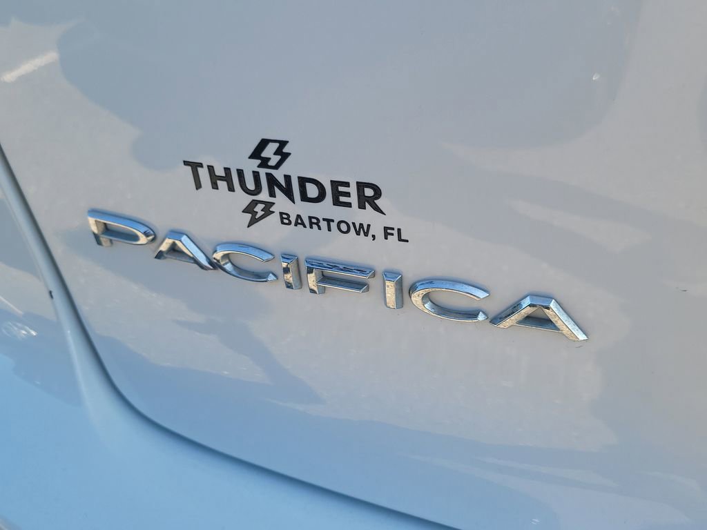 Used 2023 Chrysler Pacifica Limited image 6