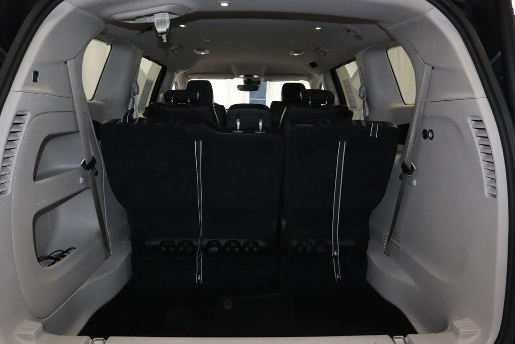 Used 2023 Chrysler Pacifica Touring-L FWD image 14