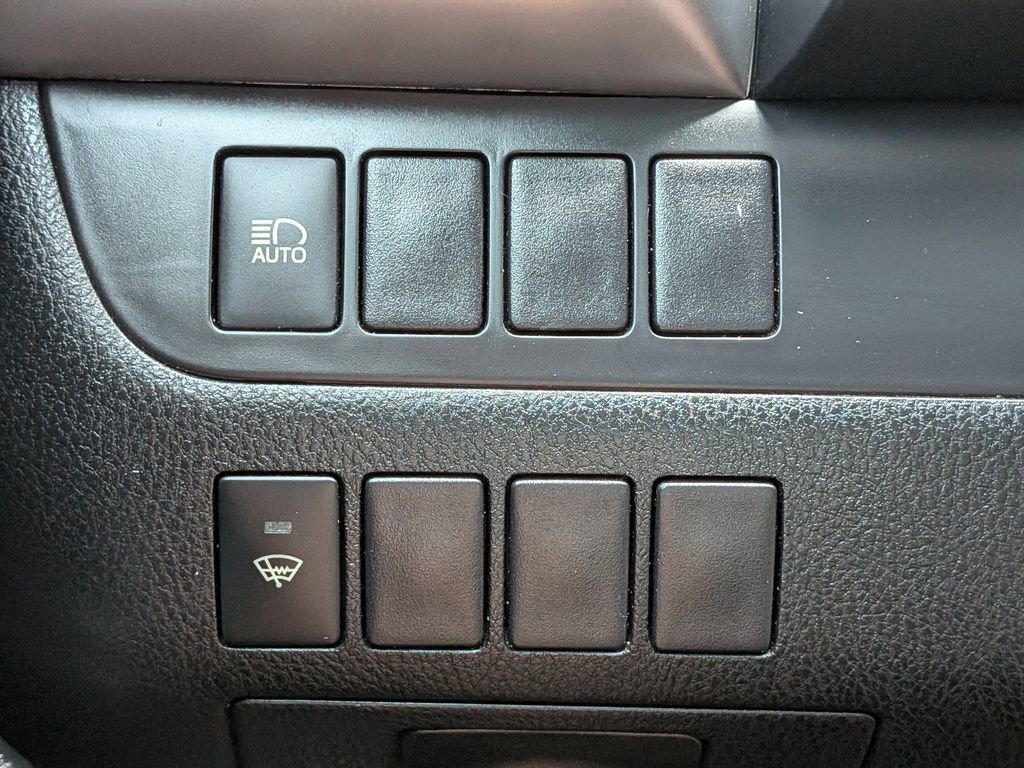 Used 2017 Toyota Highlander LE image 25