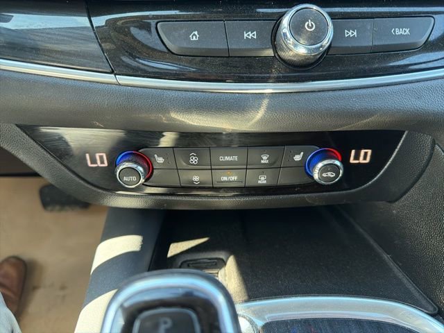 Used 2020 Buick Enclave Essence w/ Sound and Sites Package AWD/4WD image 23