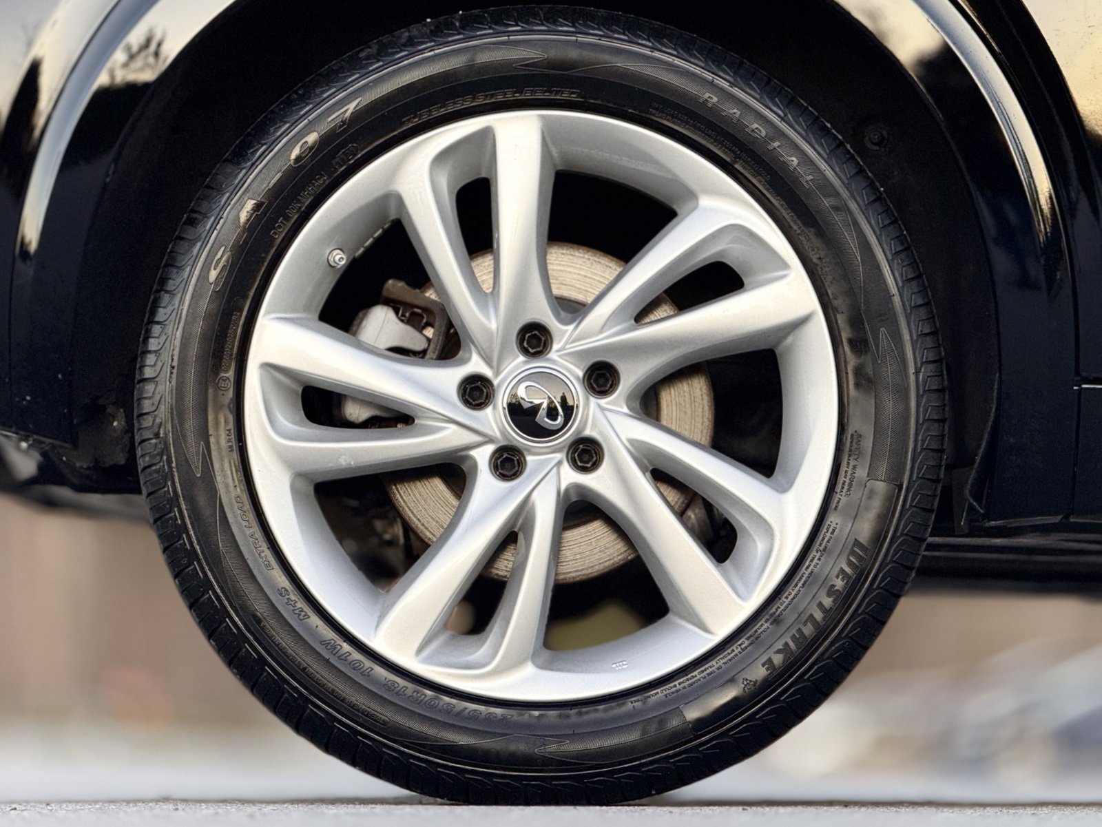 Used 2018 INFINITI QX30 Premium w/ Navigation Package image 15