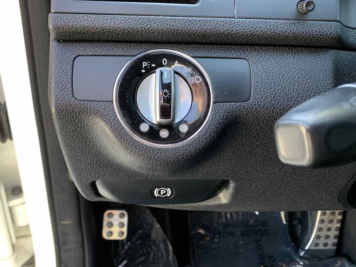 Used 2009 Mercedes-Benz C 300 Sport image 13