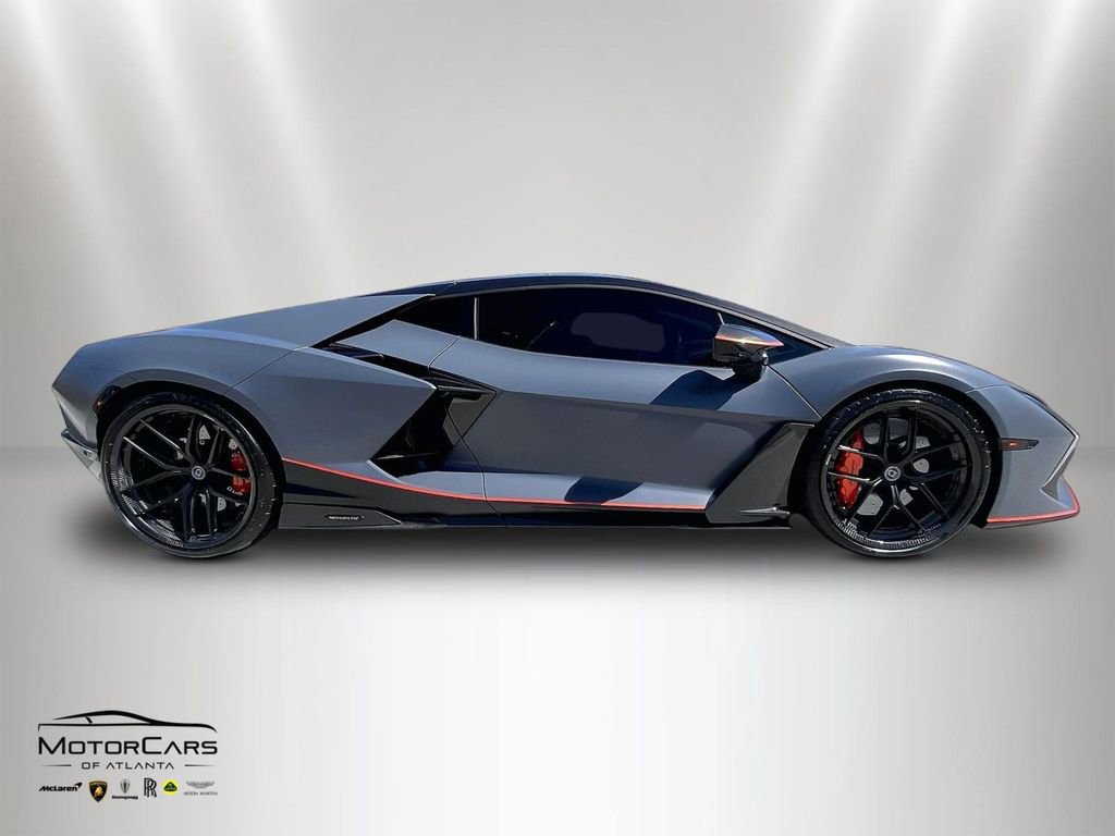 Used 2025 Lamborghini Revuelto image 4