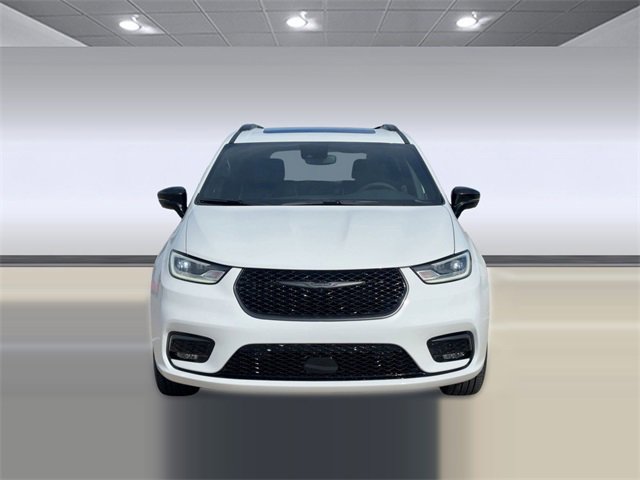 New 2026 Chrysler Pacifica Limited w/ Uconnect Theater Family Group image 6