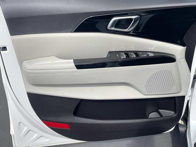 Used 2024 Kia Carnival EX image 18