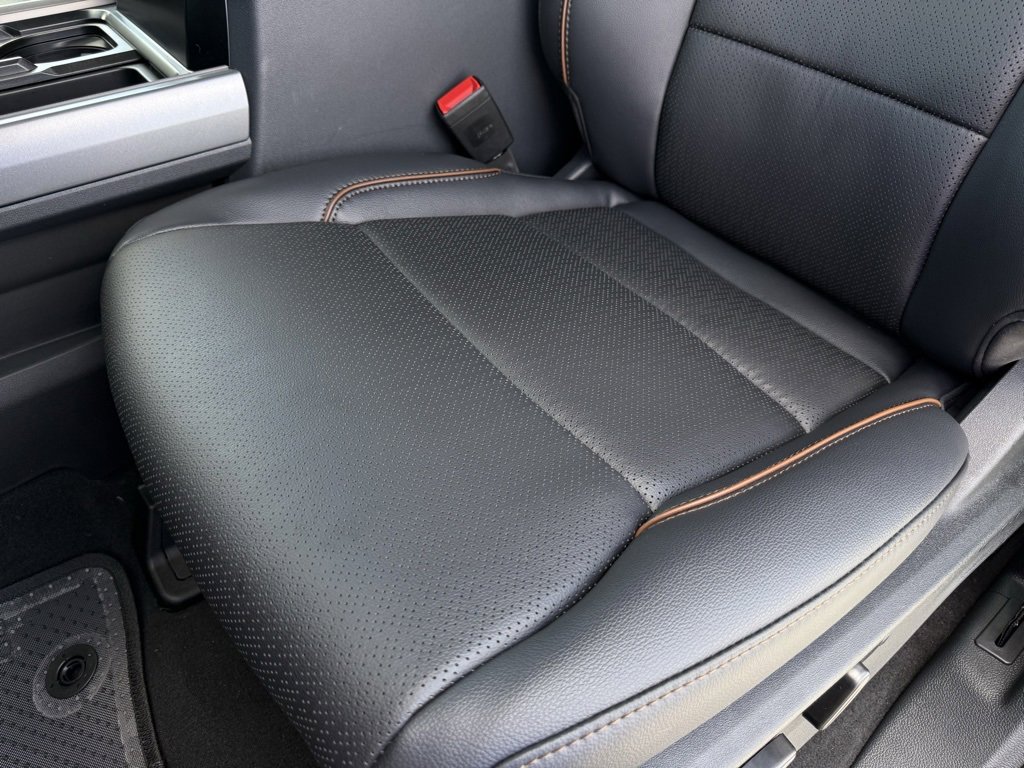 New 2026 Ford F250 Lariat w/ Black Appearance Package image 24