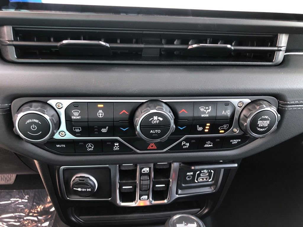 New 2025 Jeep Wrangler Unlimited Sahara w/ Safety Group AWD/4WD image 29