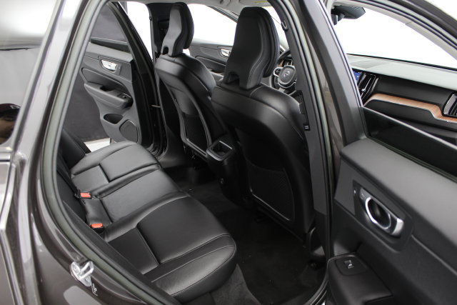 Used 2023 Volvo XC60 B5 Plus w/ Protection Package Premier AWD/4WD image 16
