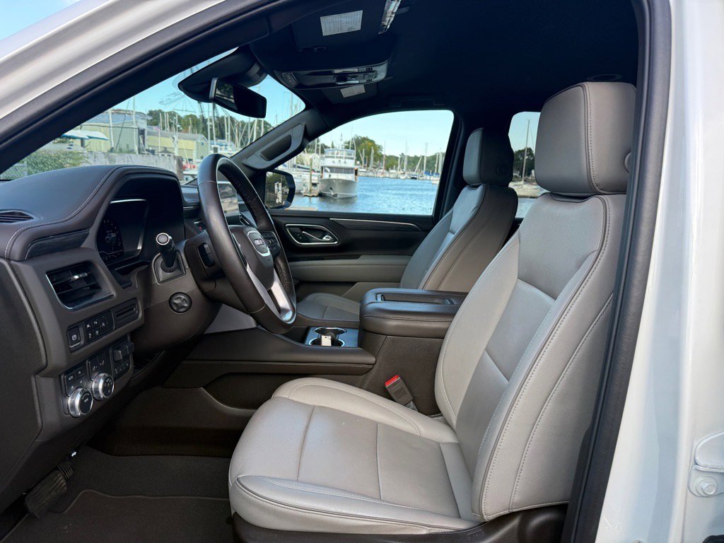 Used 2024 GMC Yukon SLT w/ SLT Luxury Package image 9