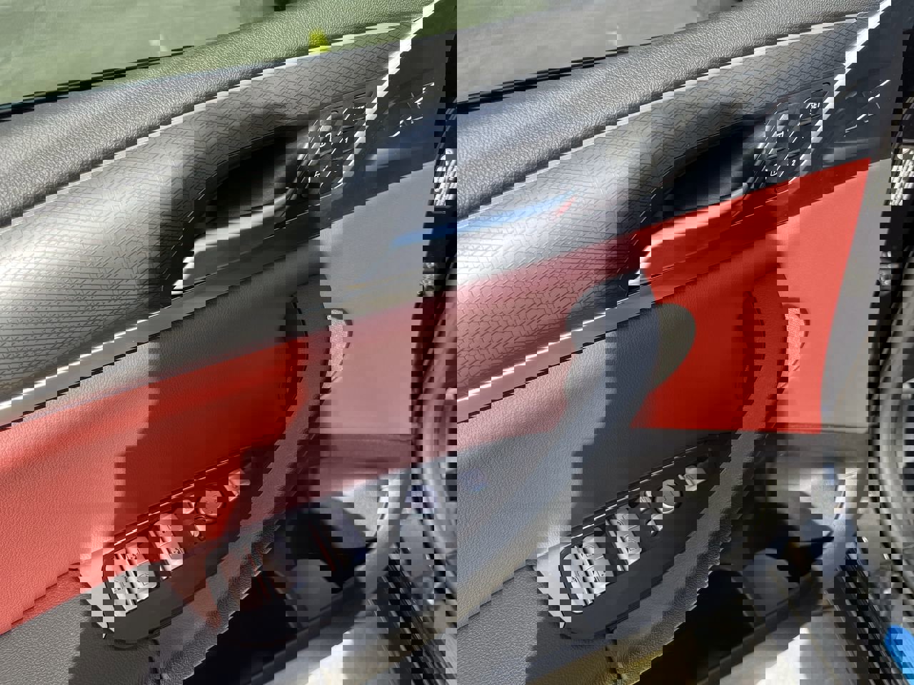 Certified 2025 BMW X4 xDrive30i image 19