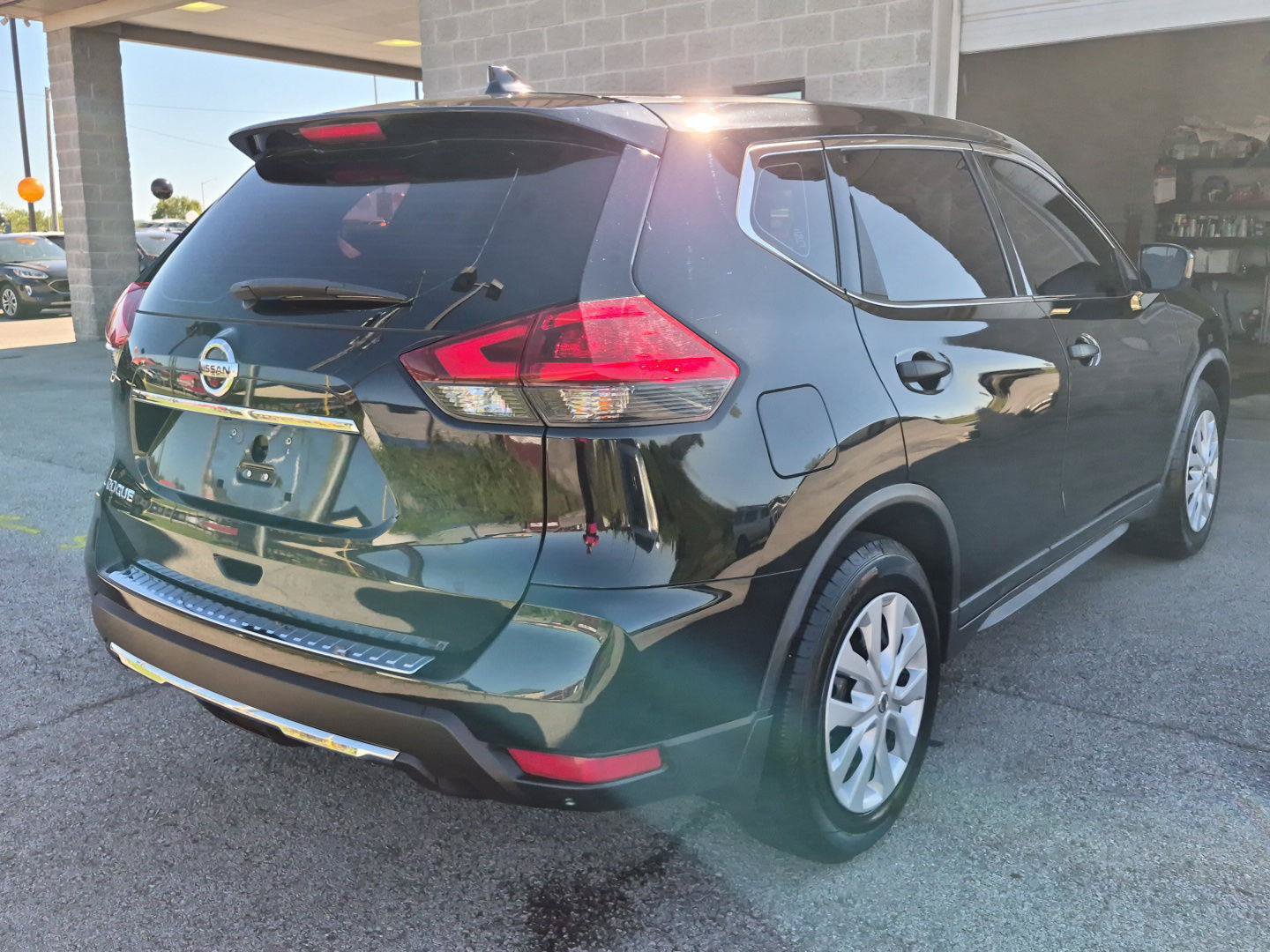 Used 2018 Nissan Rogue S FWD image 3