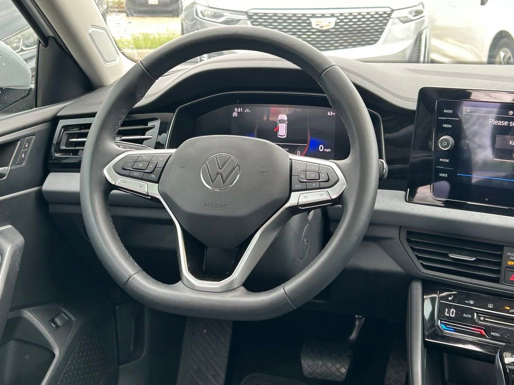 Used 2025 Volkswagen Jetta SE FWD image 39