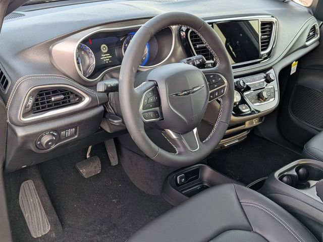 New 2026 Chrysler Pacifica Select image 10