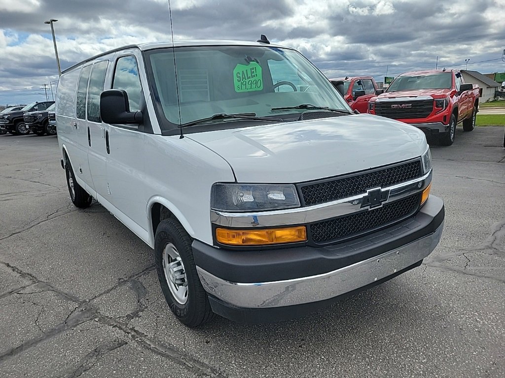 Used 2020 Chevrolet Express 3500 Extended w/ Driver Convenience Package image 2
