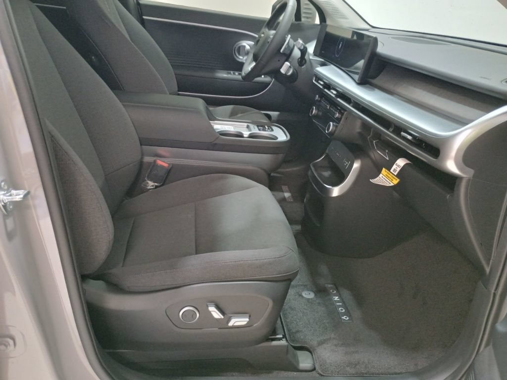 New 2026 Hyundai Ioniq 9 SE AWD/4WD image 14