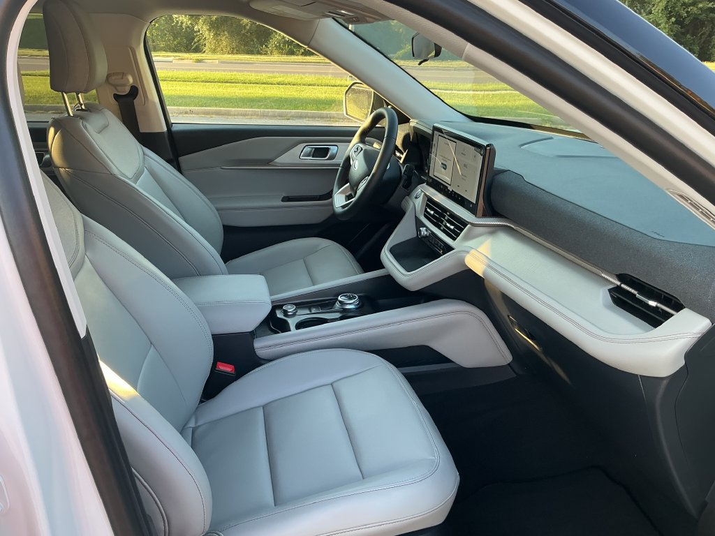 New 2026 Ford Explorer Active w/ Active Comfort Package AWD/4WD image 24