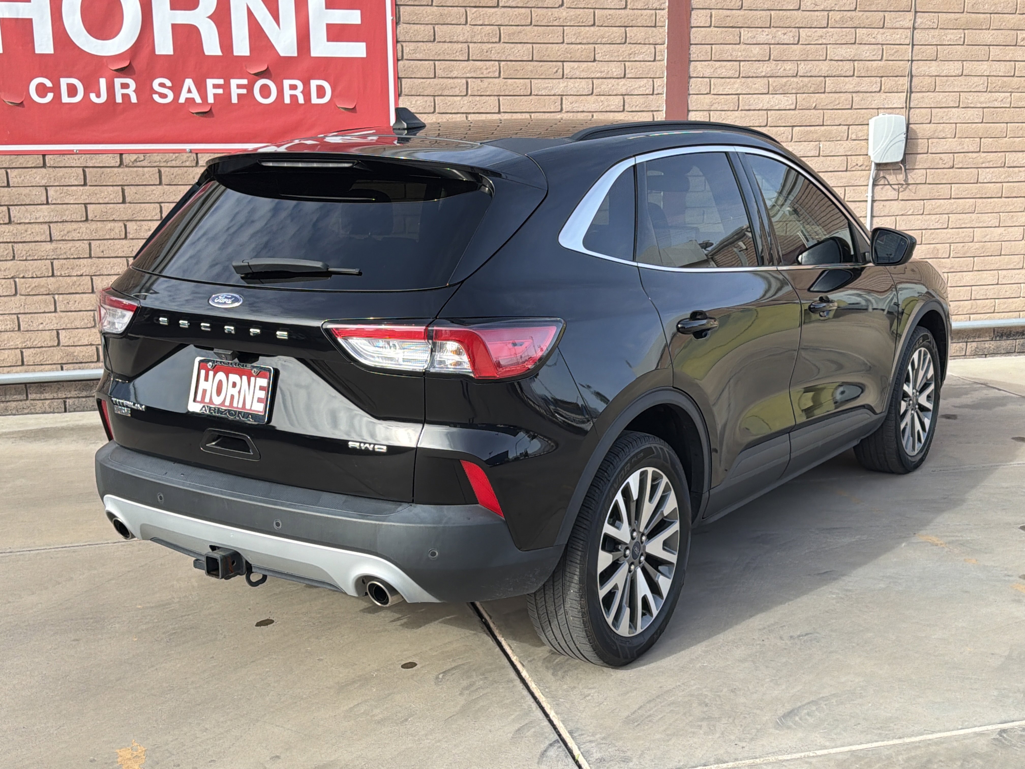 Used 2022 Ford Escape Titanium w/ Class II Trailer Tow Package image 8