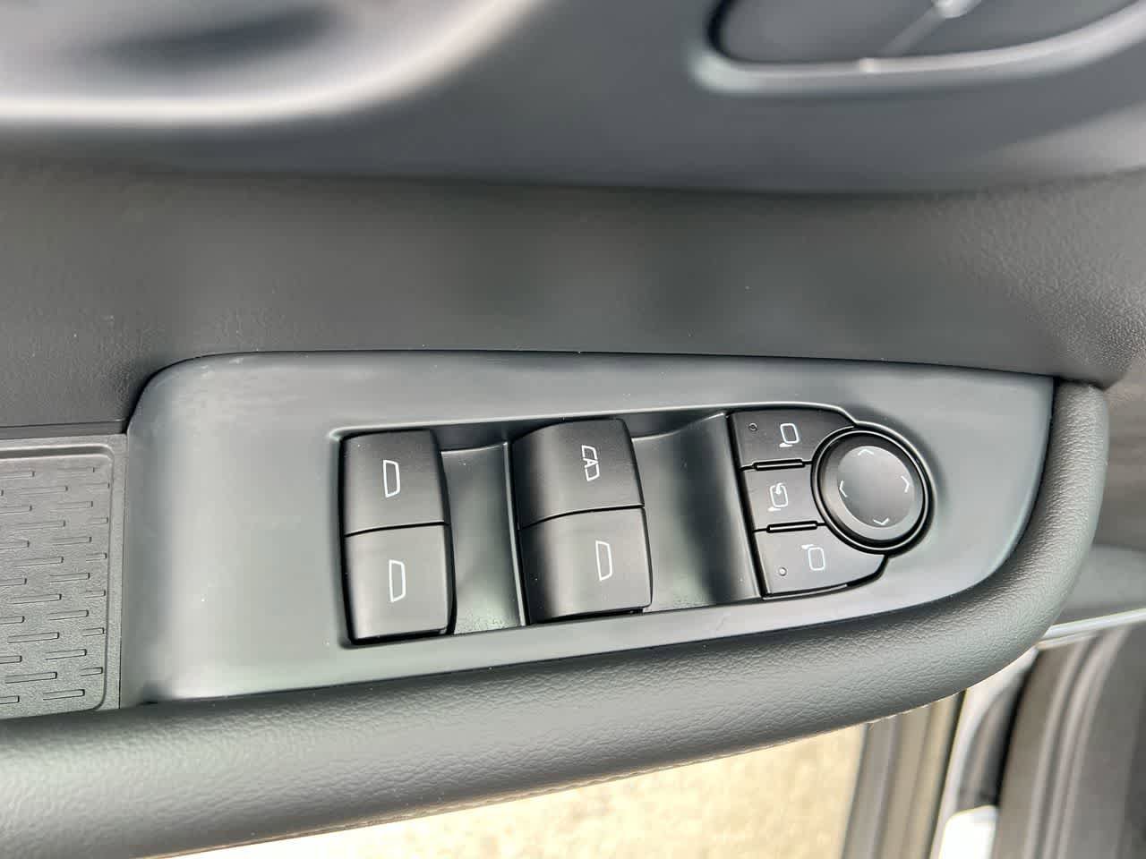 Used 2025 Buick Enclave Preferred AWD/4WD image 13