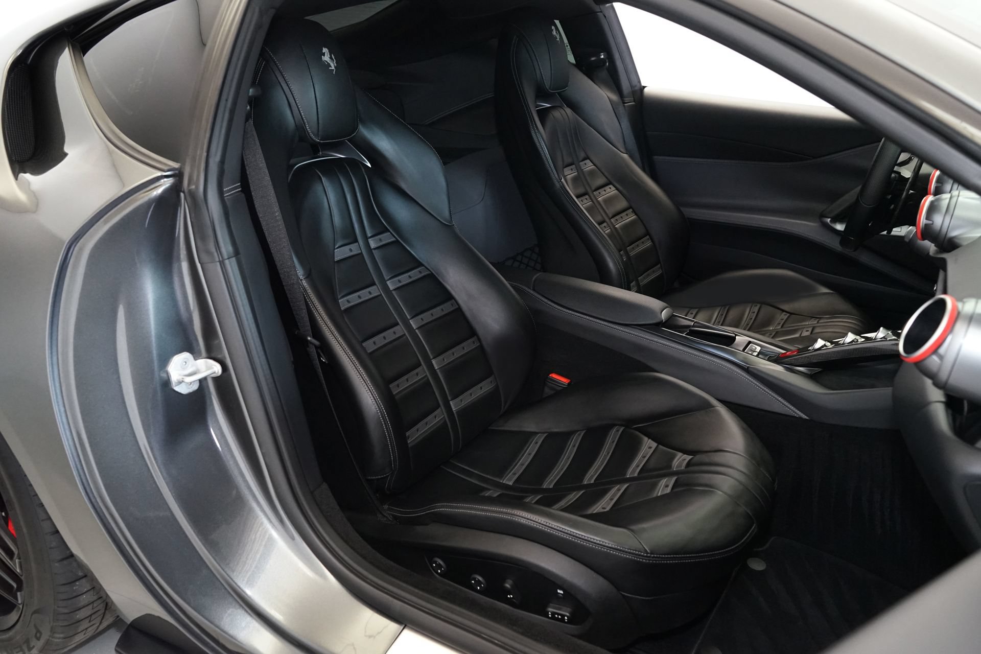 Used 2019 Ferrari 812 Superfast RWD image 11