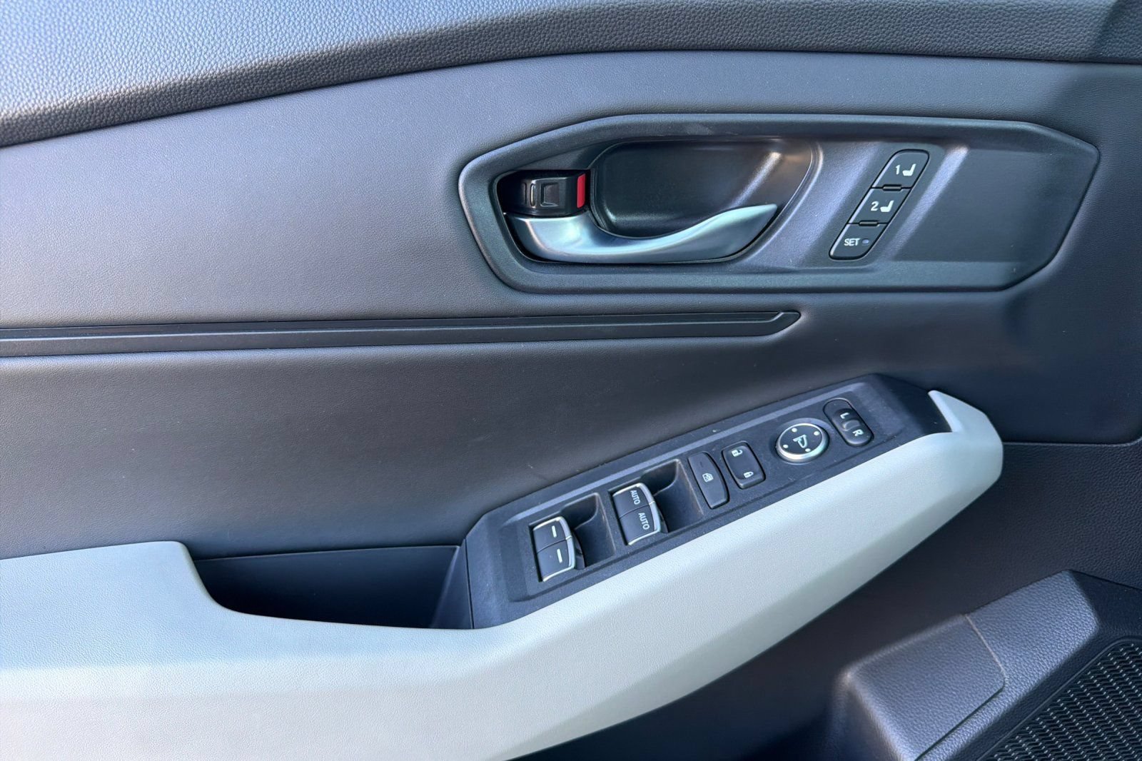 Used 2025 Honda Accord EX-L image 11