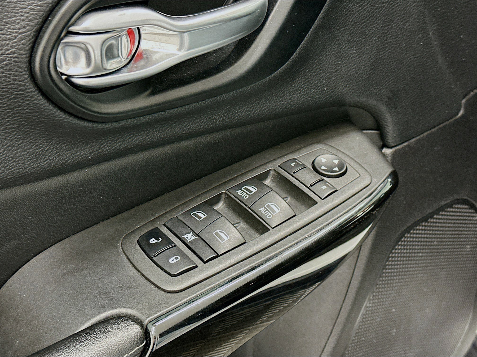 Used 2023 Jeep Cherokee Altitude Lux image 15