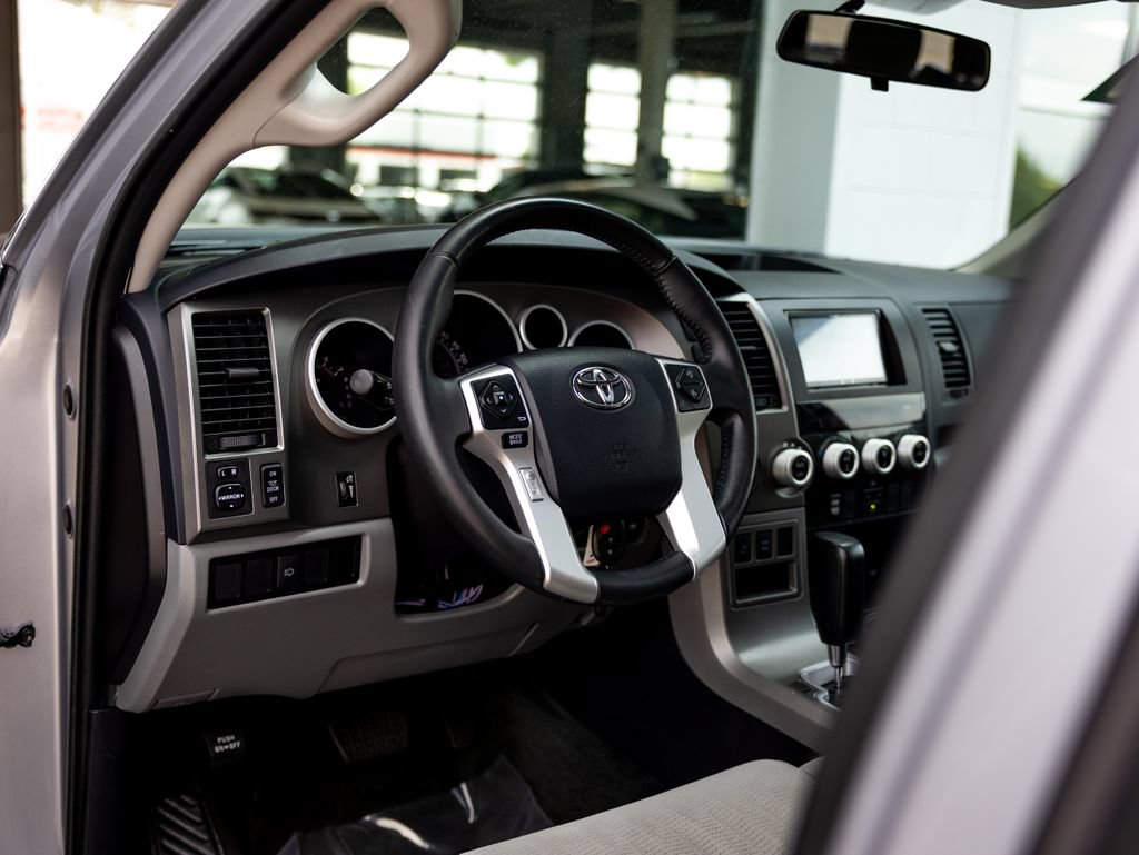 Used 2017 Toyota Sequoia SR5 AWD/4WD image 15