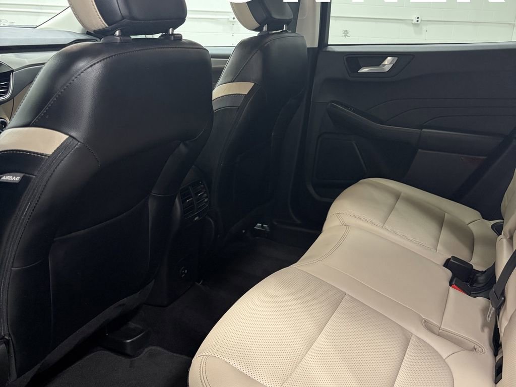 Certified 2022 Ford Escape Titanium w/ Class II Trailer Tow Package image 16