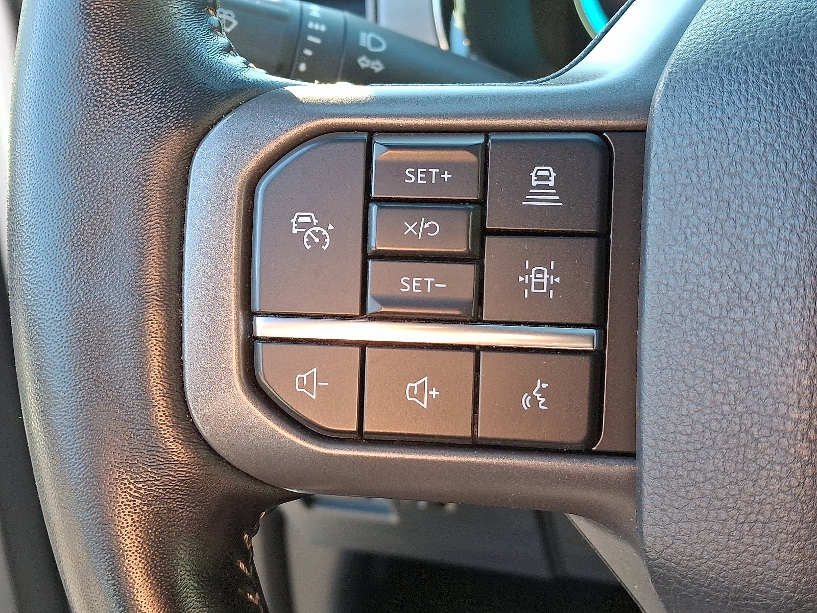 Certified 2022 Ford F150 Lariat w/ Equipment Group 502A High image 23