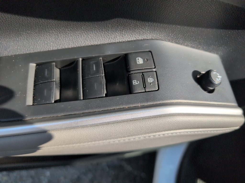 Used 2022 Toyota Highlander XLE image 19