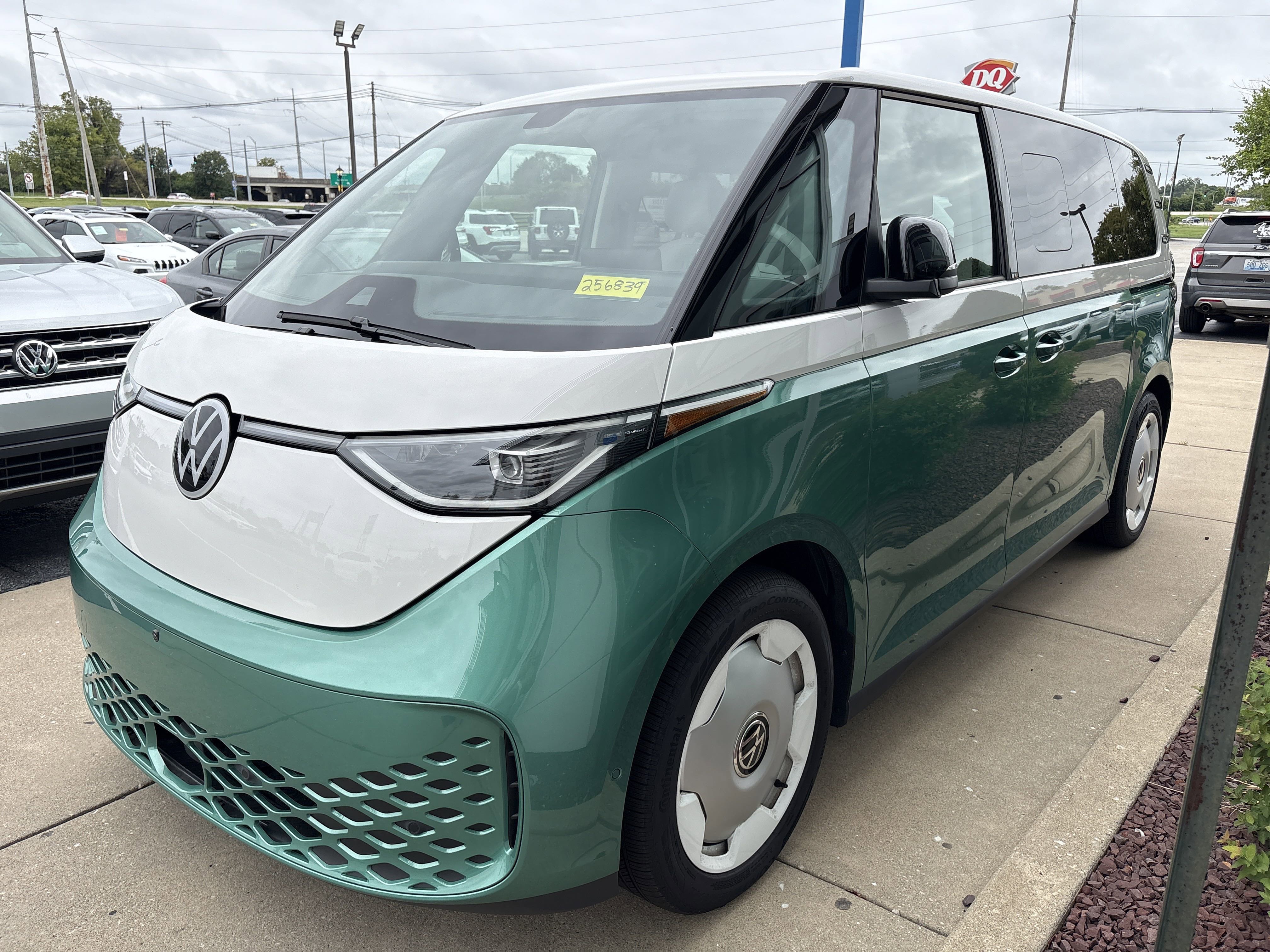 New 2025 Volkswagen ID. Buzz 1st Edition image 4