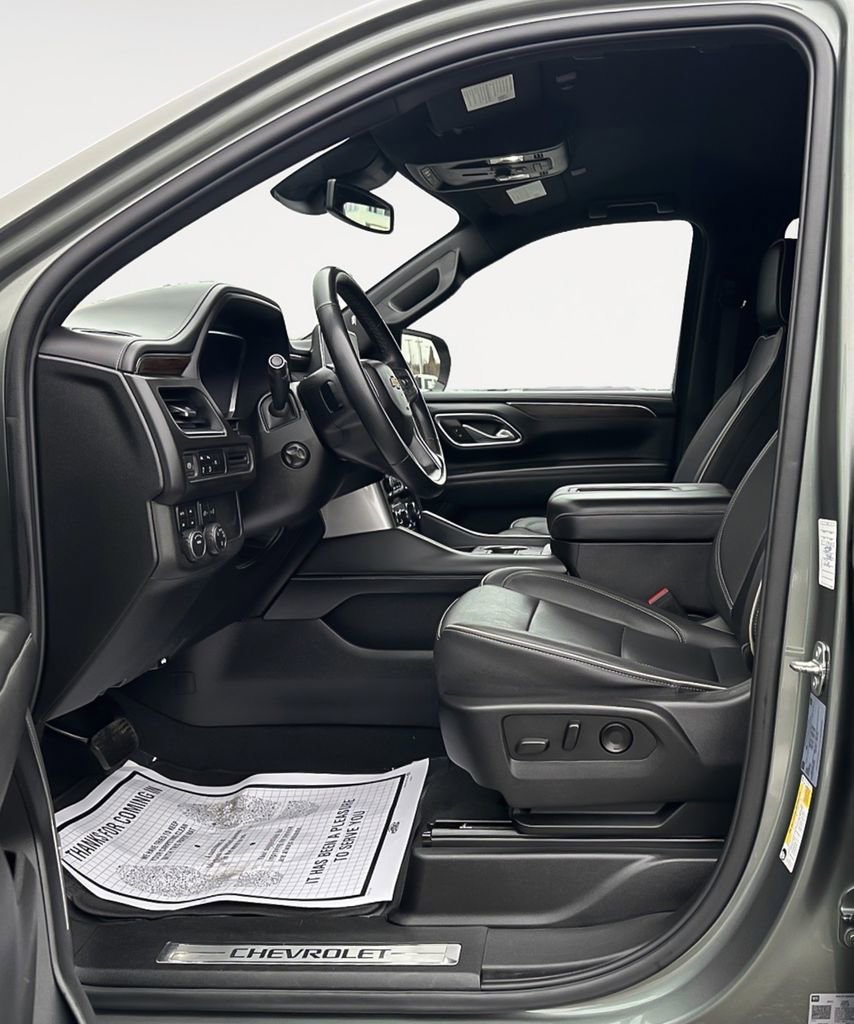 Used 2023 Chevrolet Suburban Premier image 12