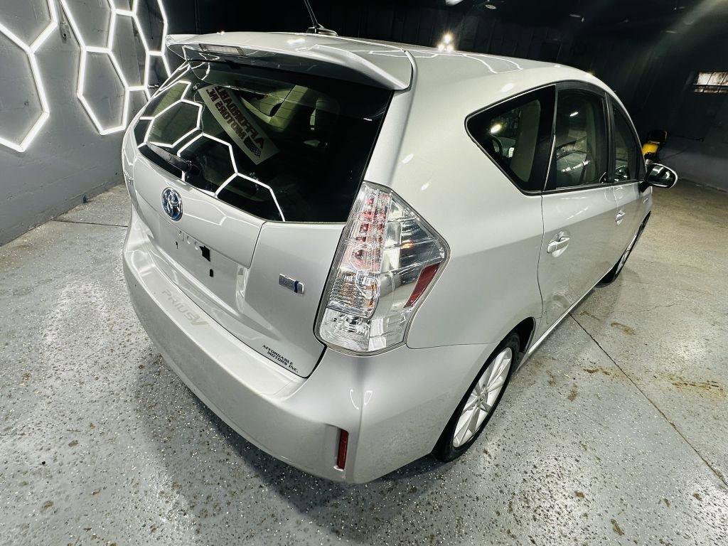 Used 2012 Toyota Prius V Five FWD image 5