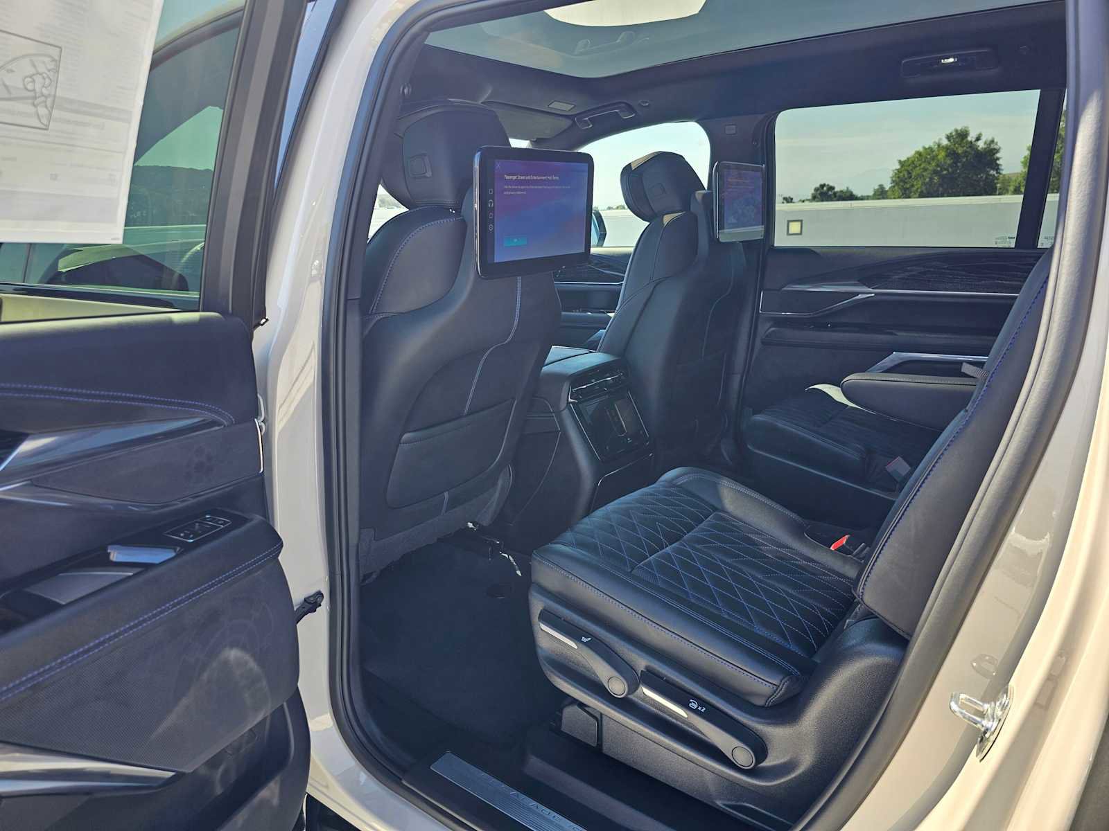 New 2026 Cadillac Escalade IQL Sport 1 w/ LPO, Floor Liner Package AWD/4WD image 18