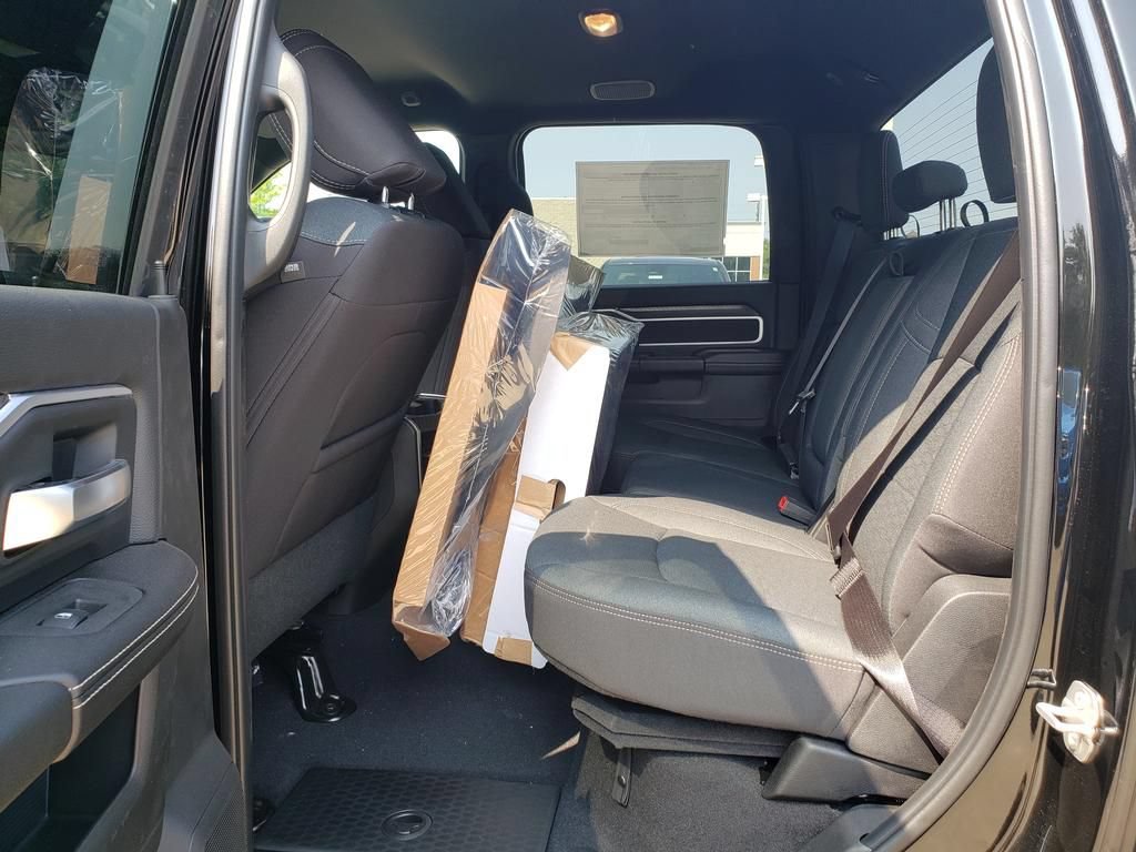 New 2026 RAM 2500 Big Horn AWD/4WD image 8