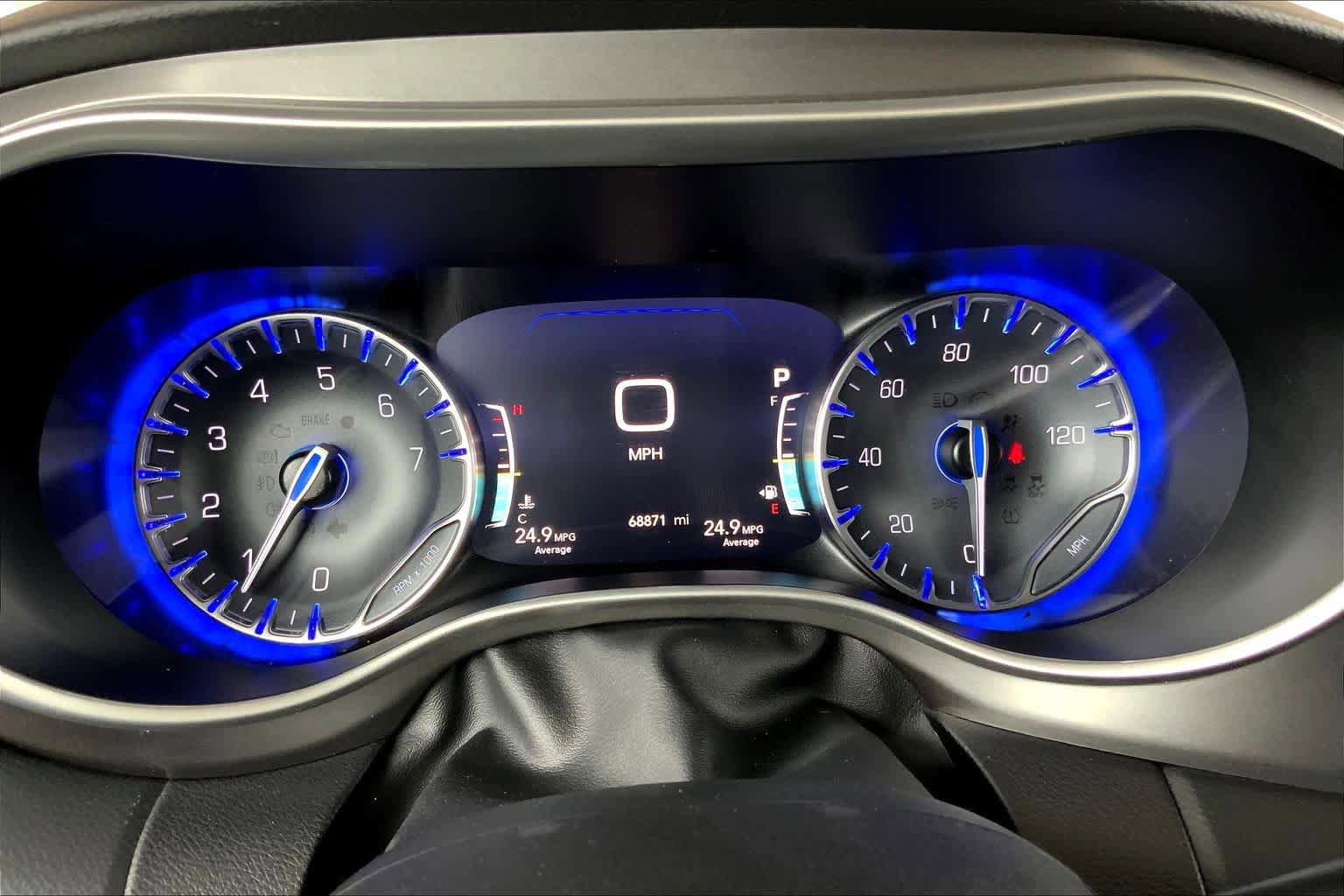 Used 2023 Chrysler Pacifica Touring-L FWD image 25