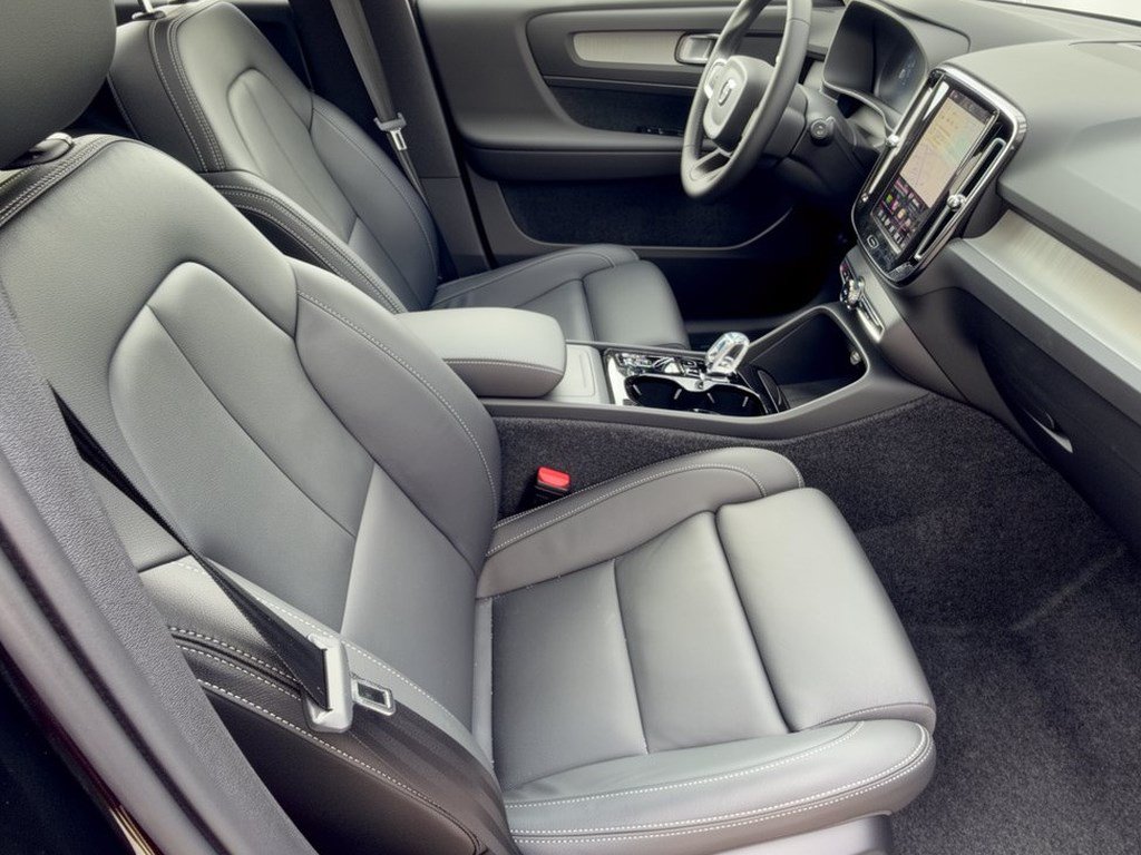 Certified 2026 Volvo XC40 B5 Plus w/ Protection Package Premier AWD/4WD image 29