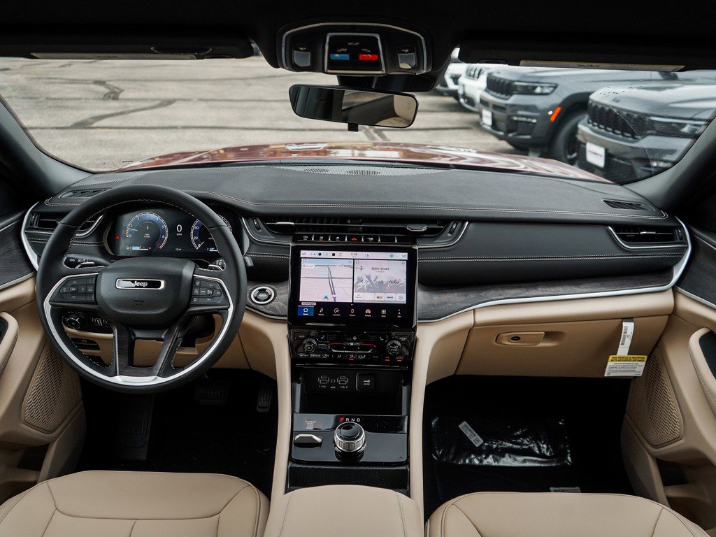 New 2025 Jeep Grand Cherokee Limited w/ Trailer Tow Package image 12