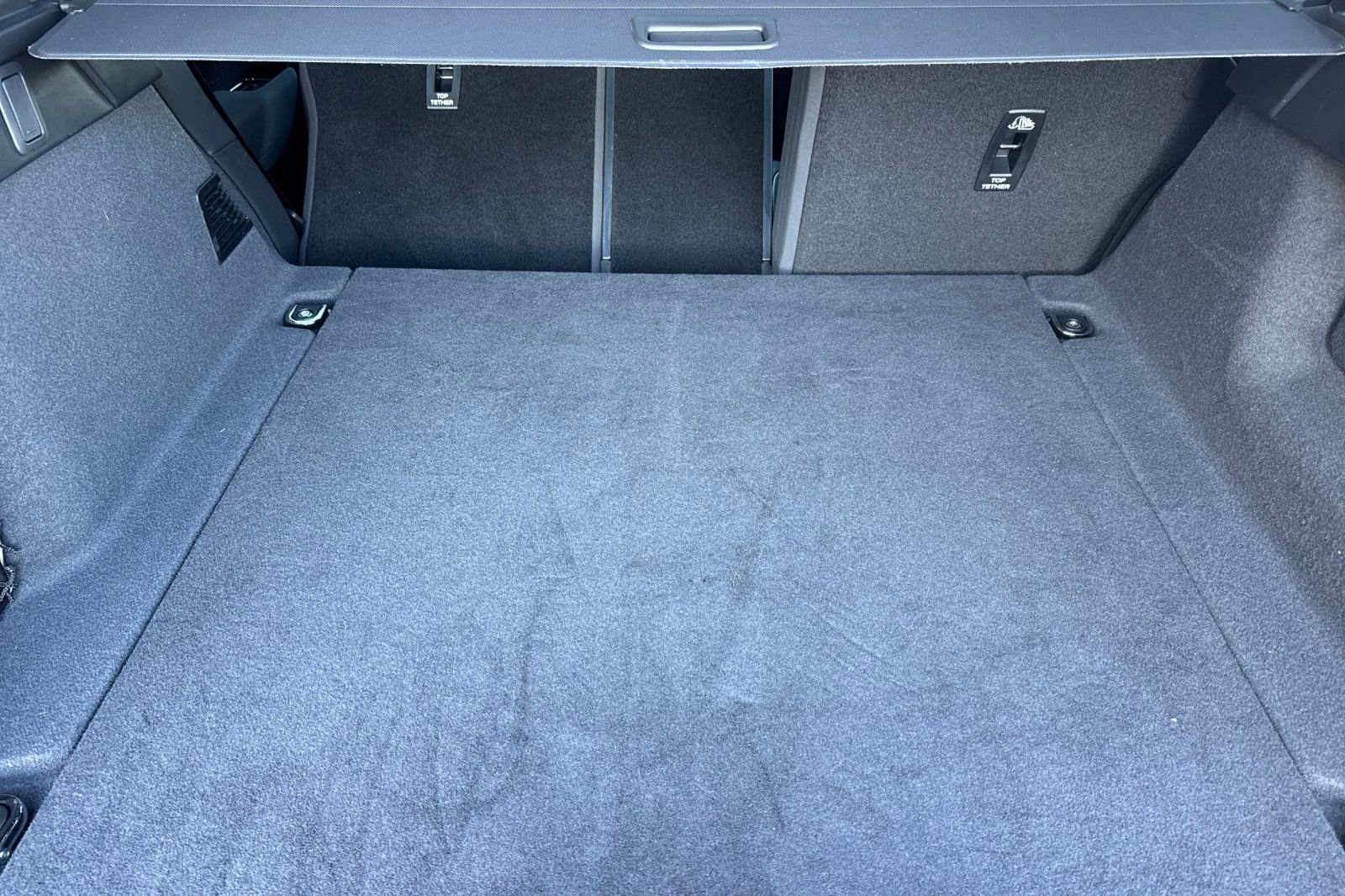 Certified 2025 Land Rover Range Rover Velar Dynamic SE image 16