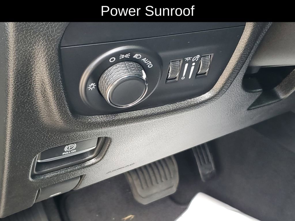 Used 2023 Jeep Grand Cherokee Altitude AWD/4WD image 10