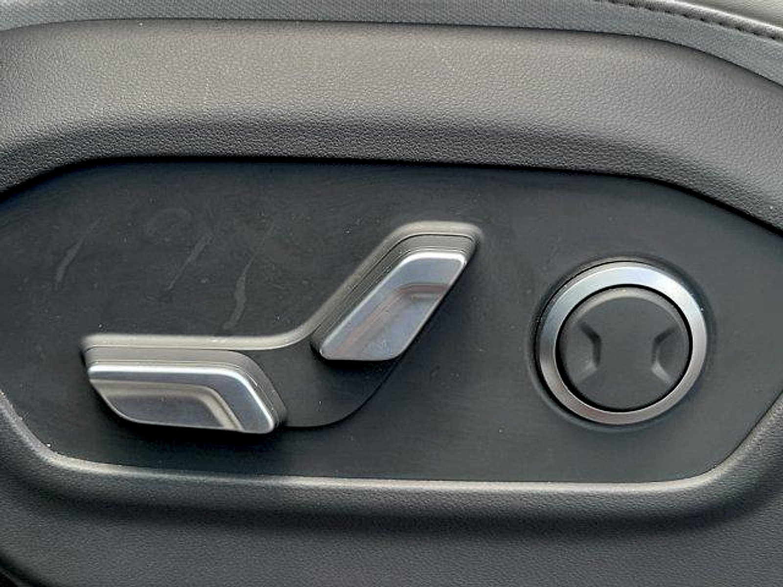 Used 2025 Hyundai Santa Fe SEL FWD image 24
