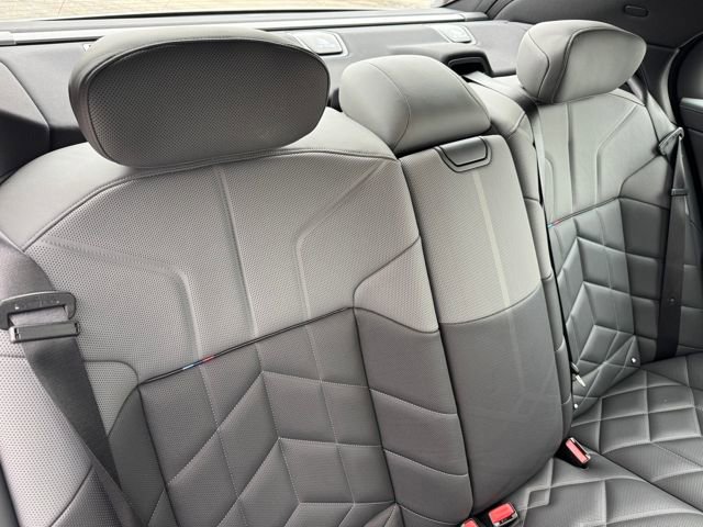 Certified 2025 BMW 740i xDrive image 31