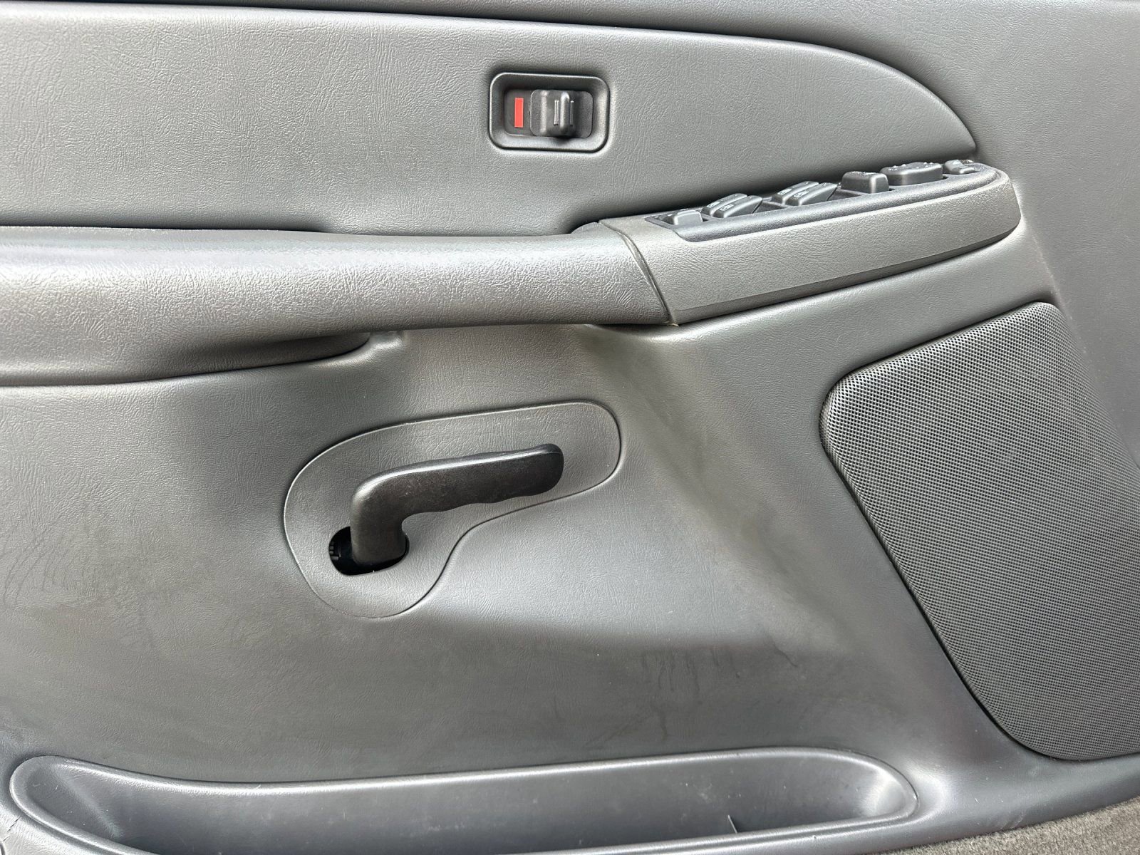 Used 2004 Chevrolet Silverado 2500 LS image 10