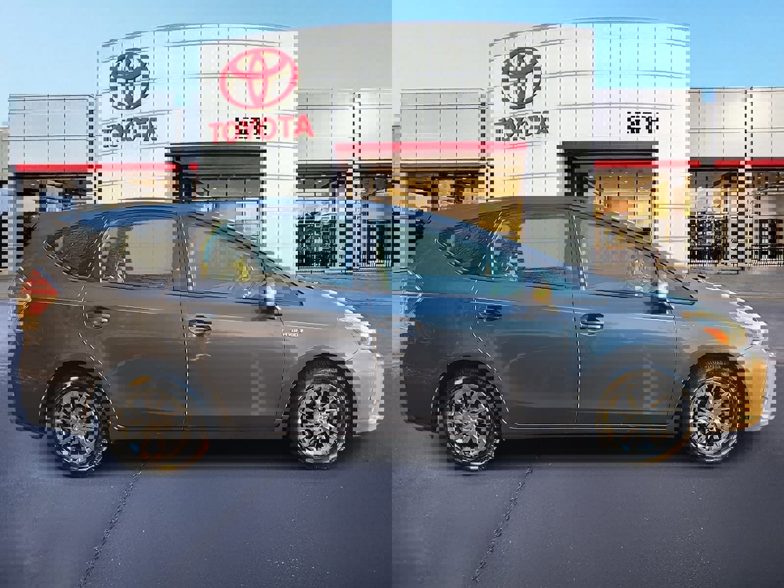 Used 2016 Toyota Prius V Three image 4